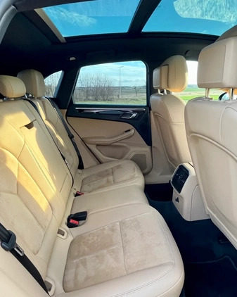 Porsche Macan cena 157800 przebieg: 114000, rok produkcji 2016 z Niemodlin małe 704